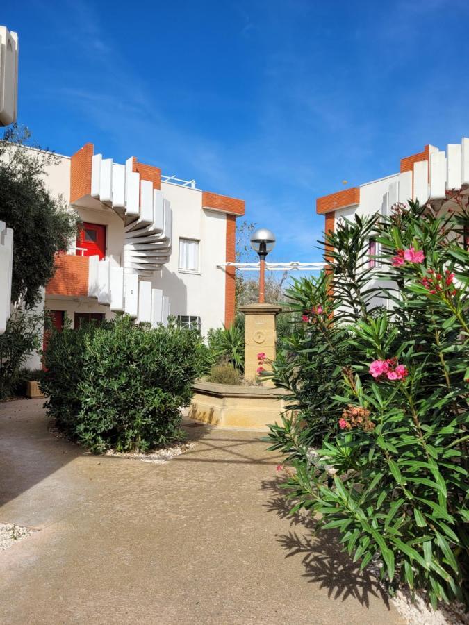 Tahiti Beach, T2 A La Mer, Piscine, Terrasse Et Parking Frontignan Exteriör bild