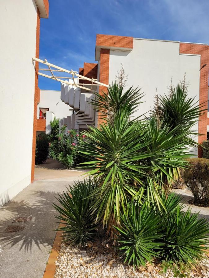Tahiti Beach, T2 A La Mer, Piscine, Terrasse Et Parking Frontignan Exteriör bild