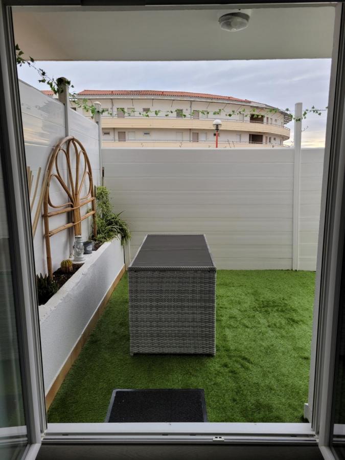 Tahiti Beach, T2 A La Mer, Piscine, Terrasse Et Parking Frontignan Exteriör bild