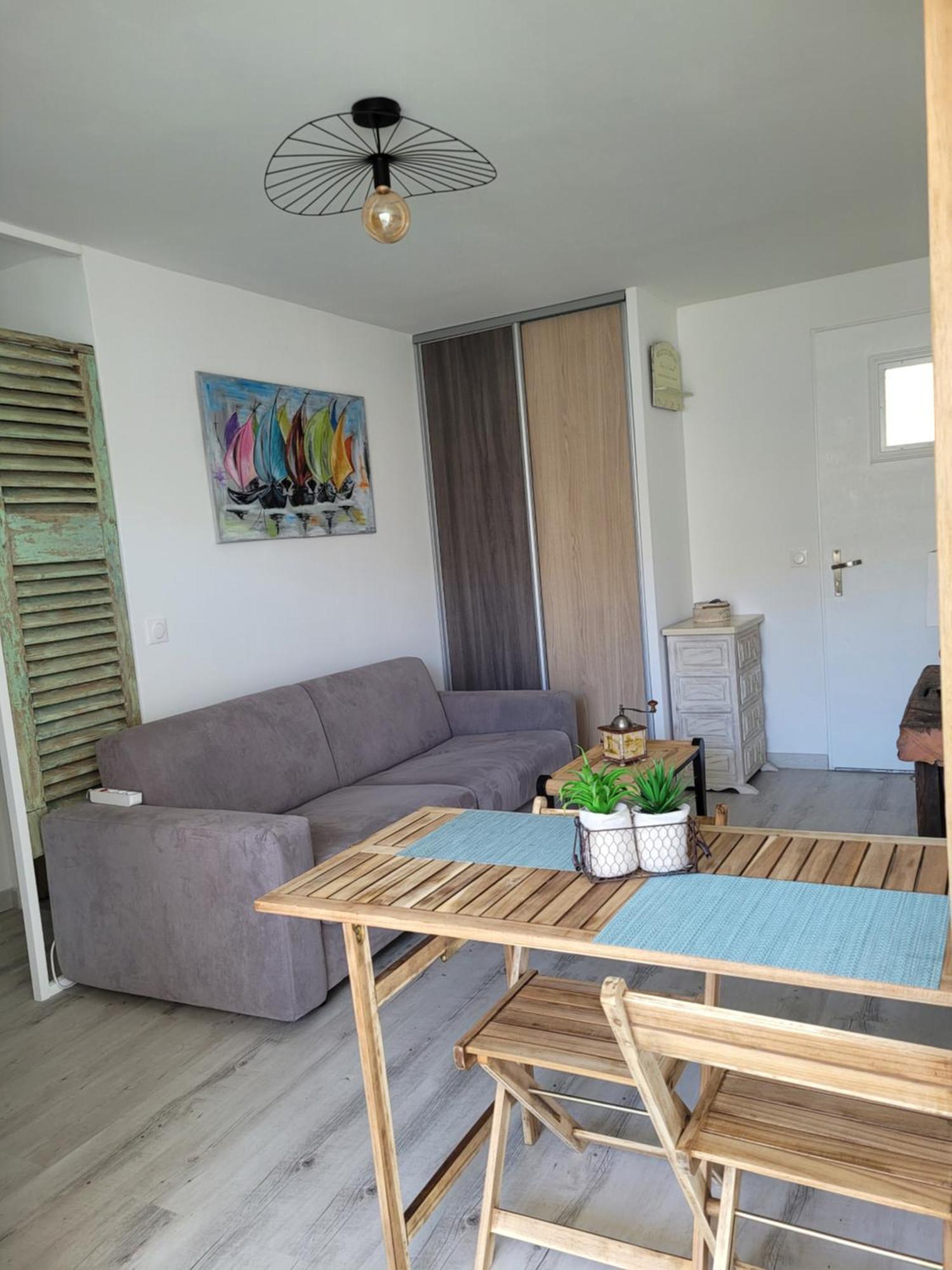 Tahiti Beach, T2 A La Mer, Piscine, Terrasse Et Parking Frontignan Exteriör bild