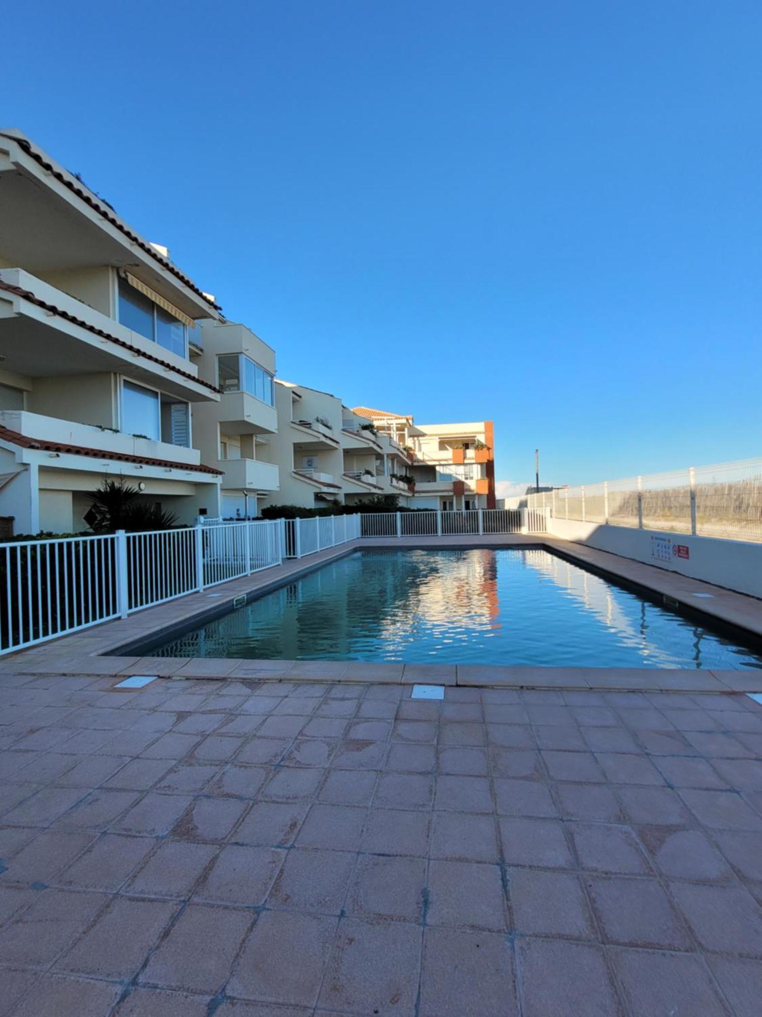 Tahiti Beach, T2 A La Mer, Piscine, Terrasse Et Parking Frontignan Exteriör bild